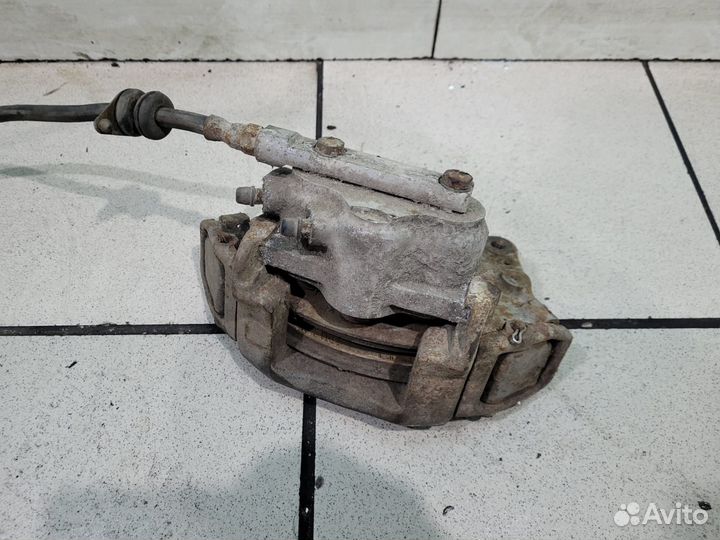 Тормозной суппорт передний правый Шевроле Нива