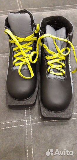 Лыжные ботинки