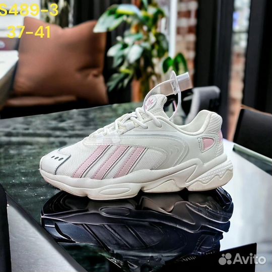 Кроссовки женские Adidas oztral