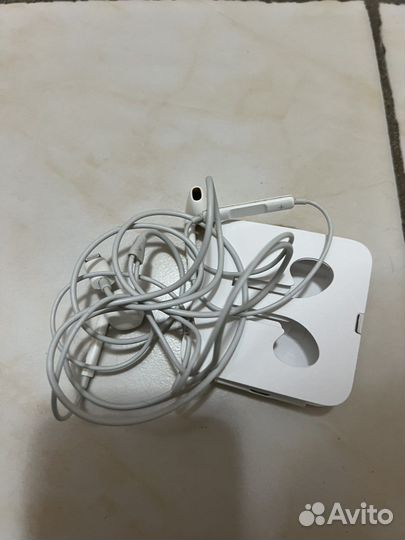 Apple earpods lightning