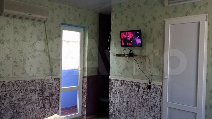Комната 18 м² в 8-к., 2/2 эт.