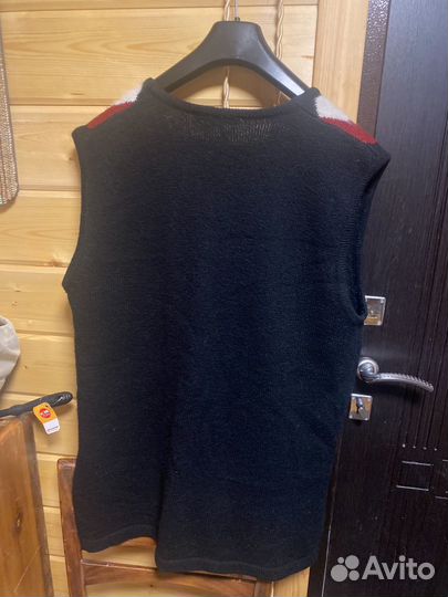 Жилет-безрукавка женская размер 56