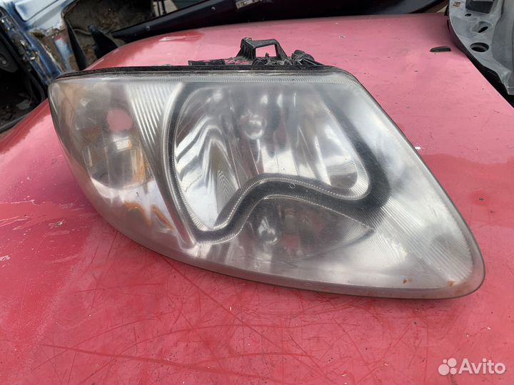 Фара Dodge Caravan Правая