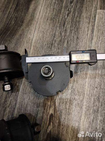 Амортизатор на валец катка Bomag 06118715