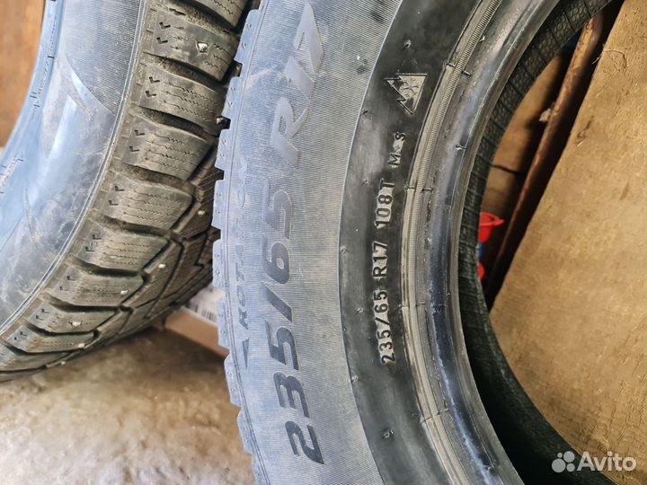 Pirelli Ice Zero 235/65 R17