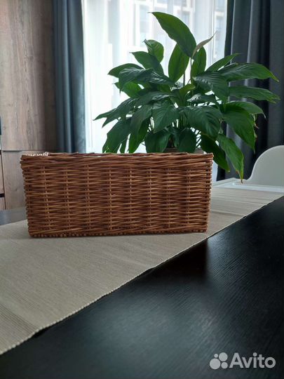 Прямоугольная корзина из лозы