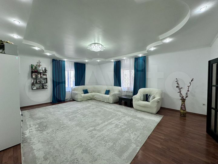 Коттедж 381,9 м² на участке 12,2 сот.