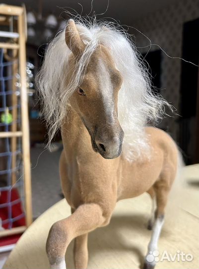 Лошадь флокированная