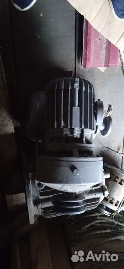 Электродвигатель с редуктором