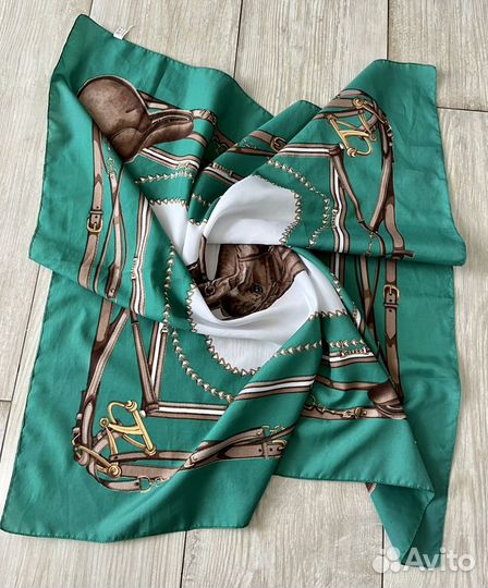 Платок «Кони» новый