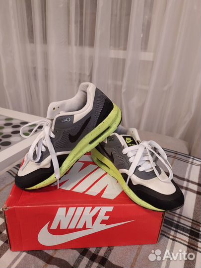 Кроссовки женские