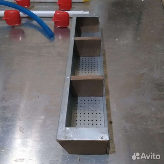 Поилки ниппельные, кормушки