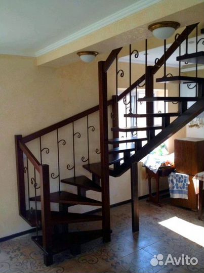 Лестница на второй этаж