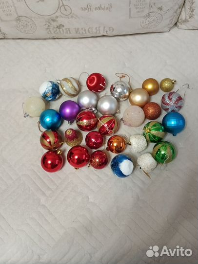 Новогодние шарики и звезда на ёлку