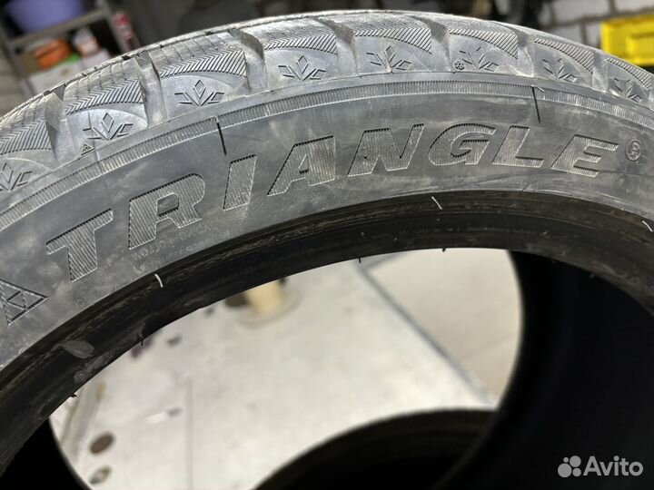 Triangle PL02 255/40 R18