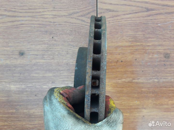 Диск тормозной передний Toyota Crown 170