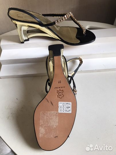 Сланцы/босоножки на танкетке