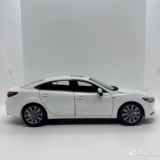 Mazda 6 Atenza дилерская модель 1:18