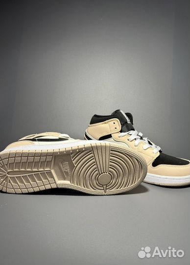 Кроссовки Air Jordan 1 Mid 'Barely Orange' Люкс