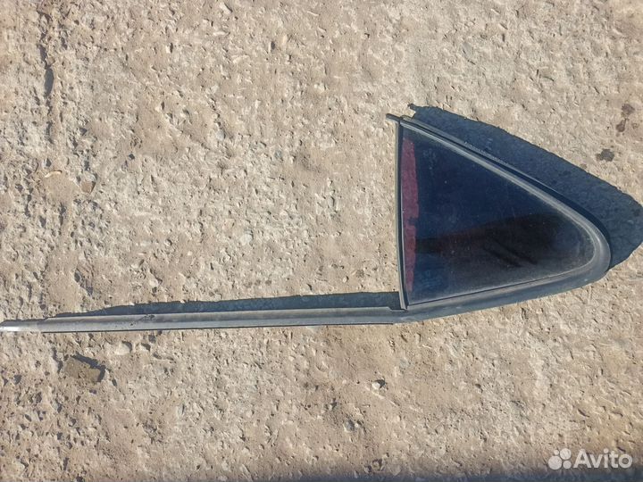 Стекло глухое заднее левое Peugeot 406