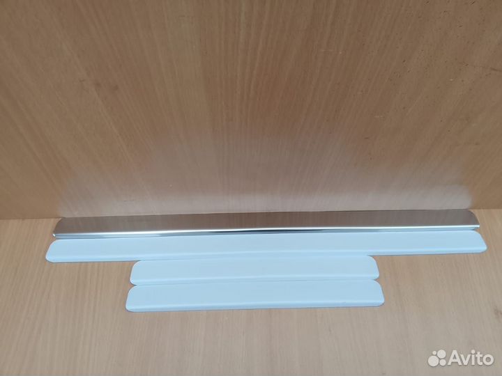 Накладки на пороги Toyota Hilux