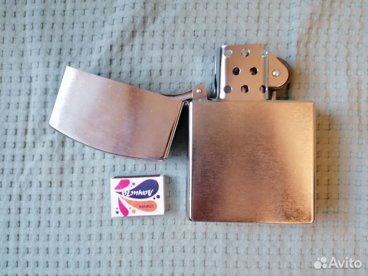 Зажигалка бензиновая винтажная