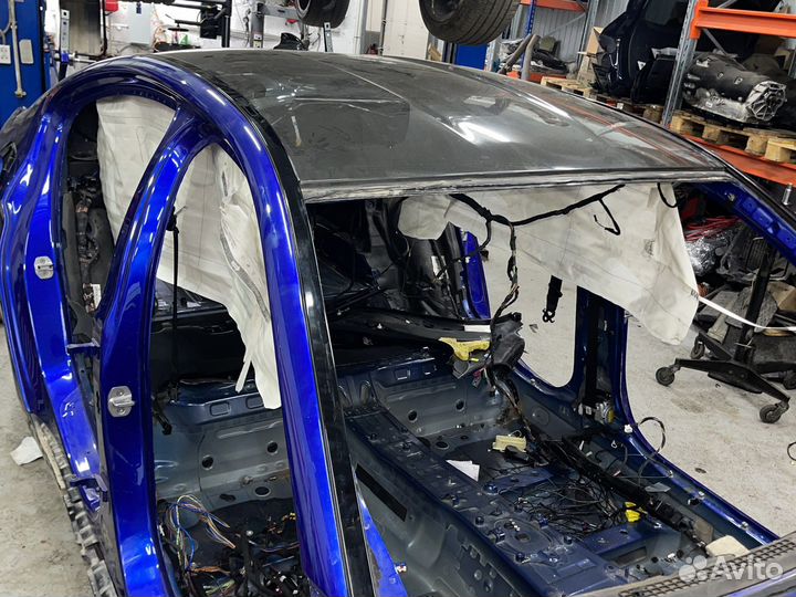 Карбоновая крыша BMW M5 F90 со стойками