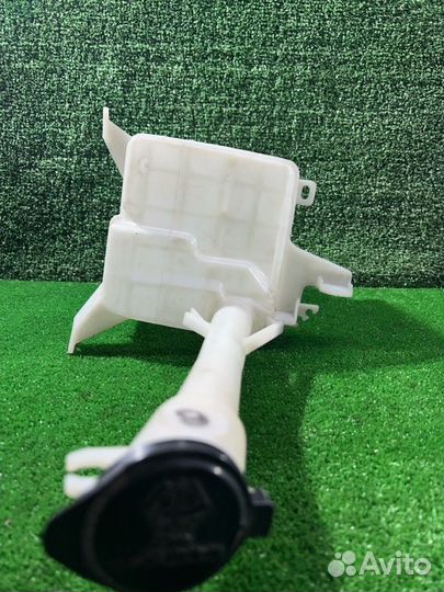 Бачок стеклоомывателя Toyota Corolla Fielder