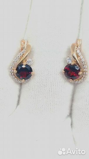 Золотые серьги с камнем