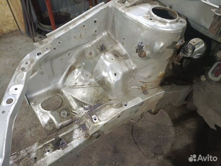 Лонжерон передний правый Toyota Corolla универсал