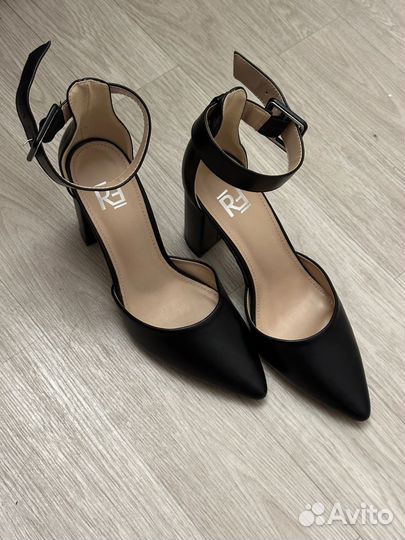 Туфли на каблуке