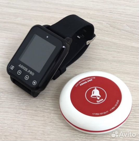 Кнопка вызова персонала и часы в салон красоты