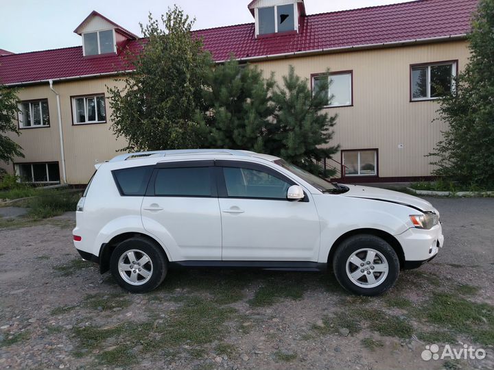 Mitsubishi Outlander 2.0 CVT, 2010, битый, 237 000 км