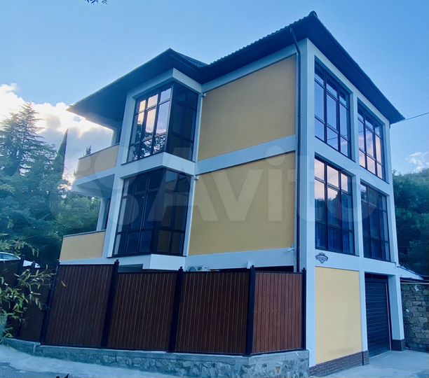 Дом 221 м² на участке 4,7 сот.