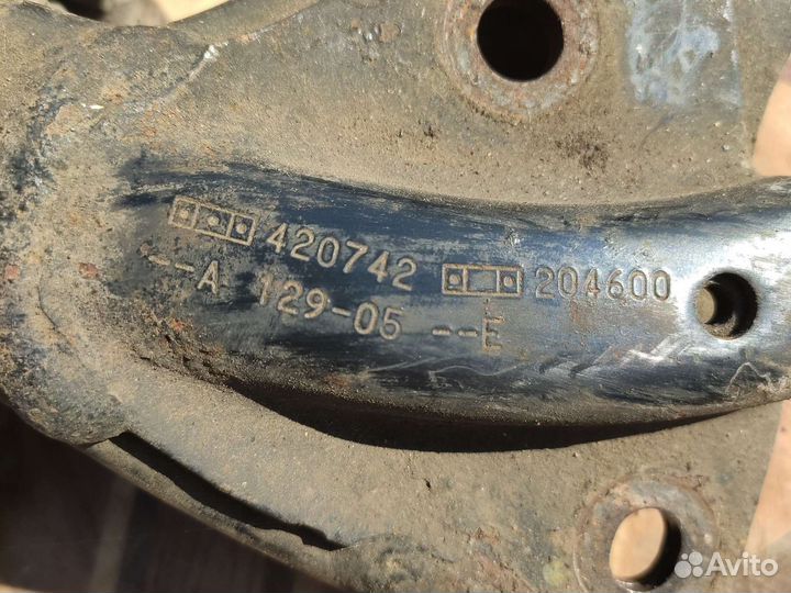 Подушка двигателя Рено Логан Сандеро