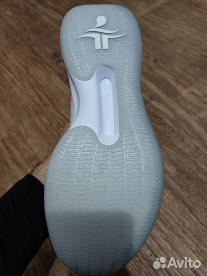 Кроссовки мужские 43 размера новые