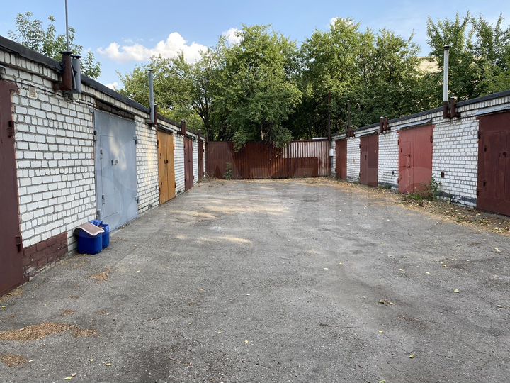 Гараж, > 30 м²