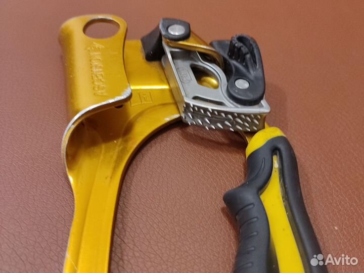 Petzl жумар правый зажим для верёвки бу