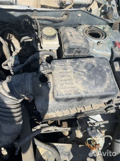 Корпус воздушного фильтра Toyota Avensis