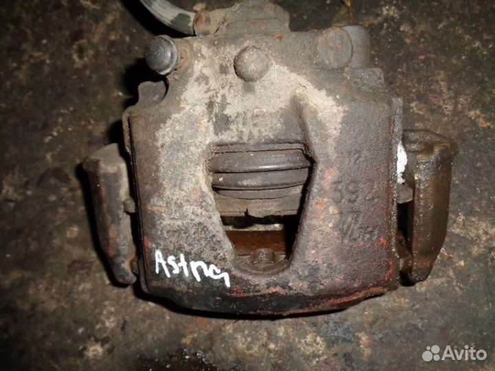 Суппорт передний правый Opel Astra F хэтчбек 3 дв