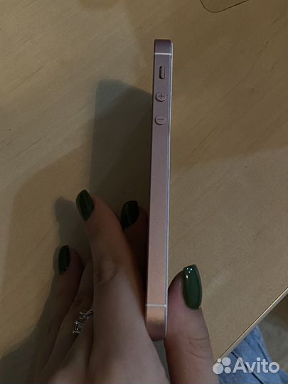 iPhone SE, 32 ГБ