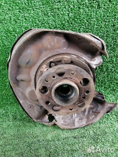 Кулак поворотный задний левый Mercedes-Benz