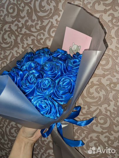 Букет из атласных роз