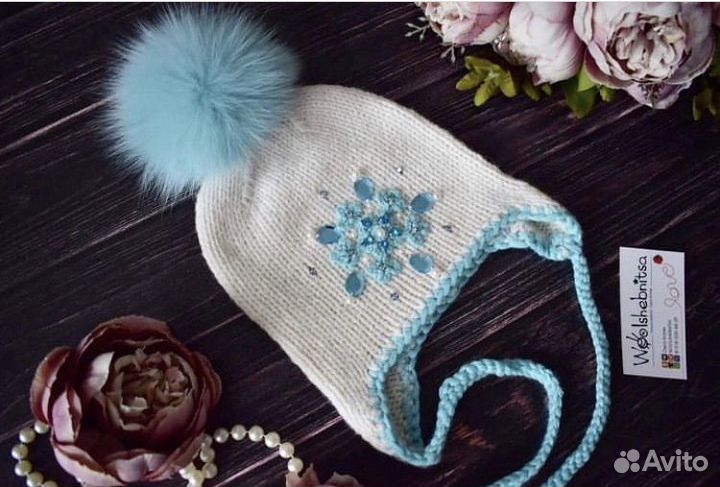Шапка с снежинкой зимняя с помпоном