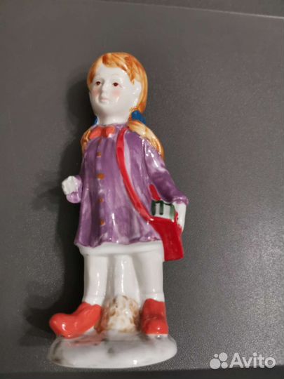 Статуэтка фарфор