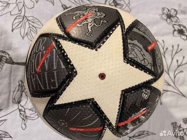 Футбольный мяч adidas лига чемпионов