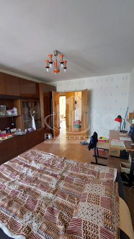 2-к. квартира, 50 м², 3/5 эт.