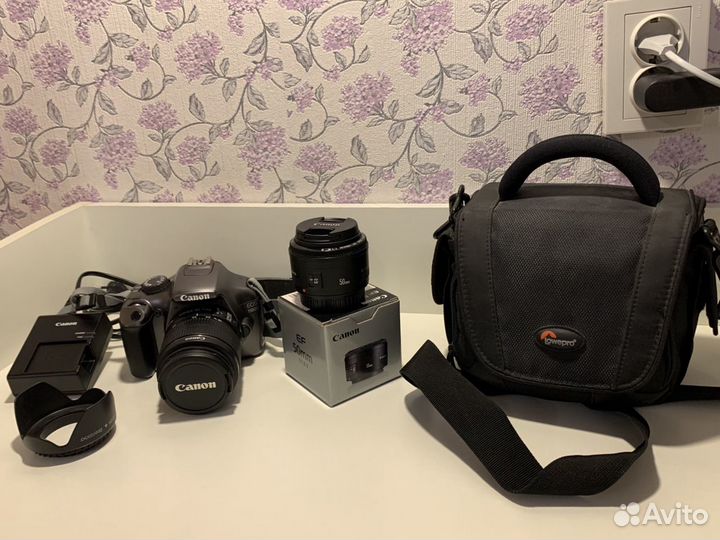 Зеркальный фотоаппарат Canon 1100d