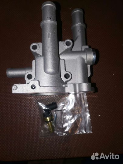 Корпус термостата 25199825 Шевроле Опель