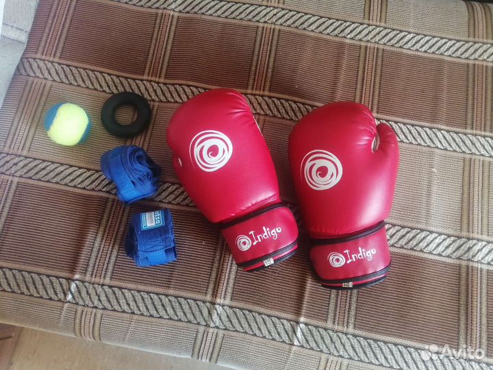 Боксерские перчатки
